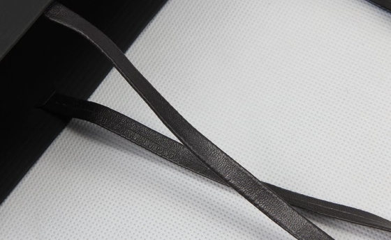 OEM-Premium-Papier-Einkaufstaschen Soft-Touch-Kleidungs-Einkaufstaschen