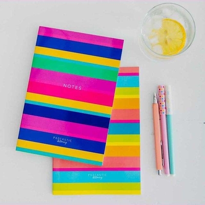 Kundenspezifisches gewundenes Notizbuch, das stationären Notizblock Kawaii Kraftpapier druckt