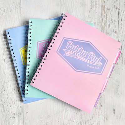 Kundenspezifisches gewundenes Notizbuch, das stationären Notizblock Kawaii Kraftpapier druckt