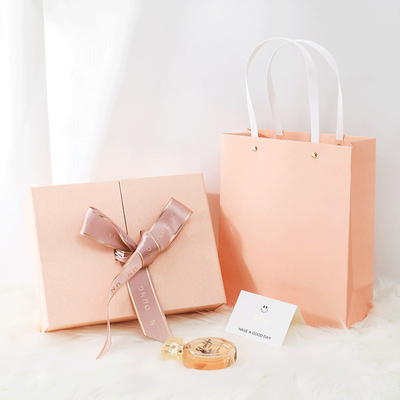 4C 6C Vollfarbiger starrer Karton Pink Cosmetc Geschenkbox mit Band
